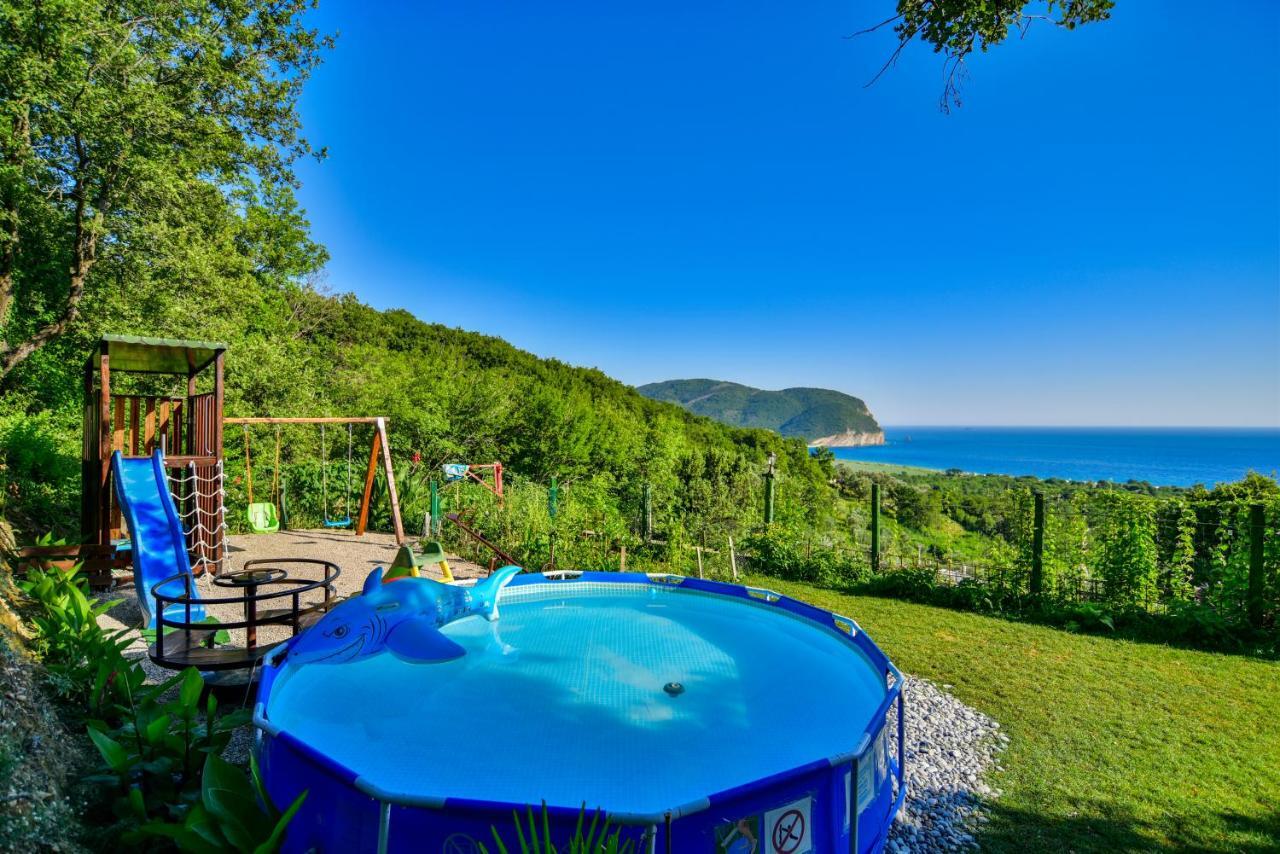 Pataki Studios Petrovac Exterior photo