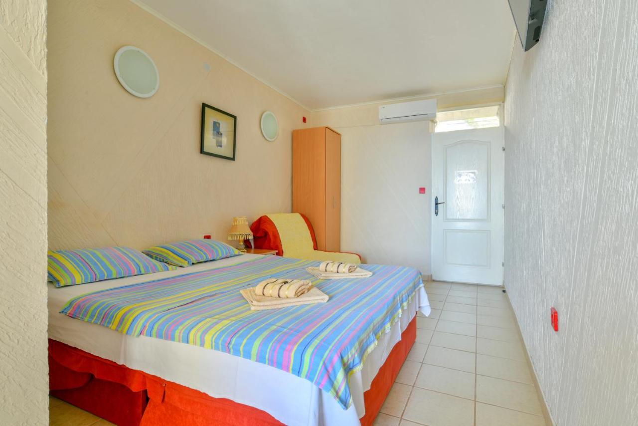 Pataki Studios Petrovac Exterior photo