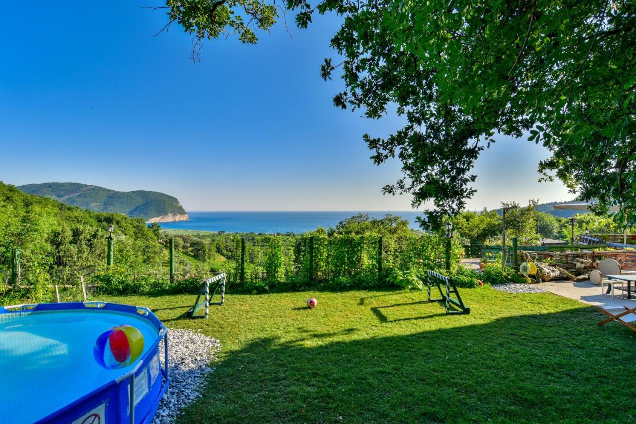 Pataki Studios Petrovac Exterior photo