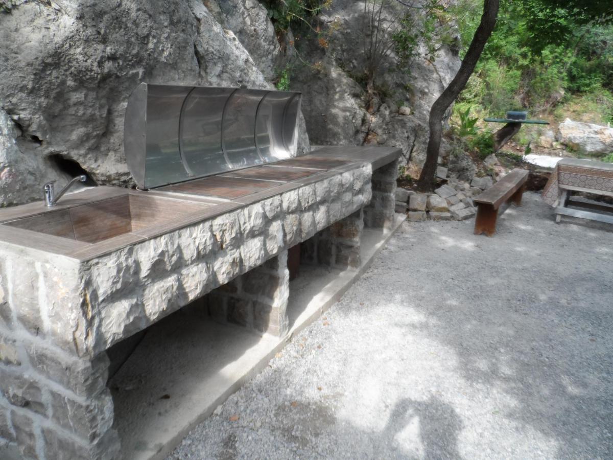 Pataki Studios Petrovac Exterior photo