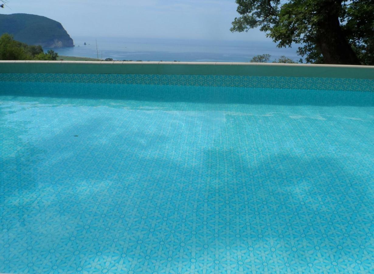 Pataki Studios Petrovac Exterior photo