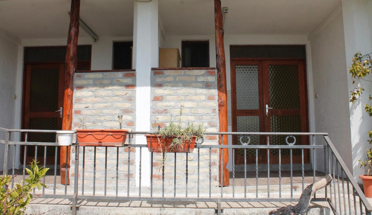 Pataki Studios Petrovac Exterior photo