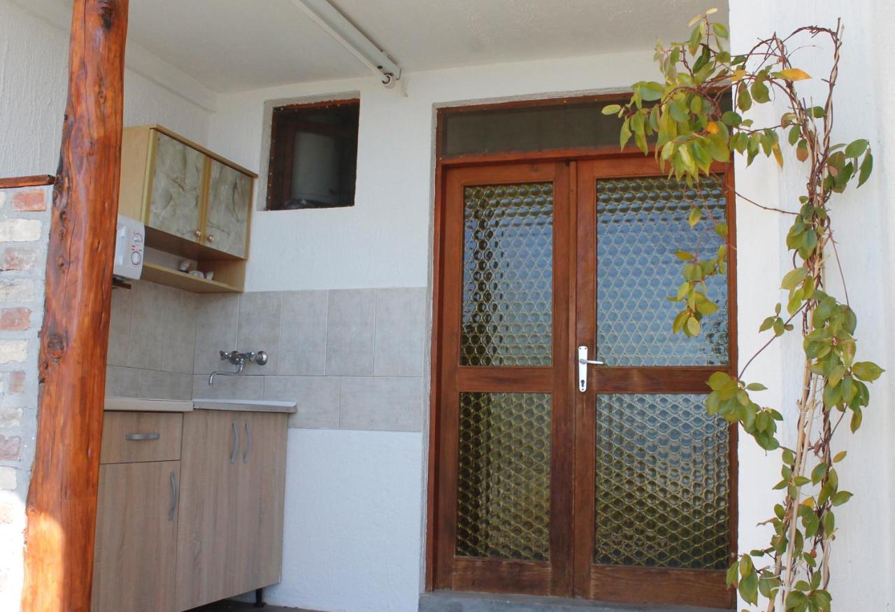 Pataki Studios Petrovac Exterior photo